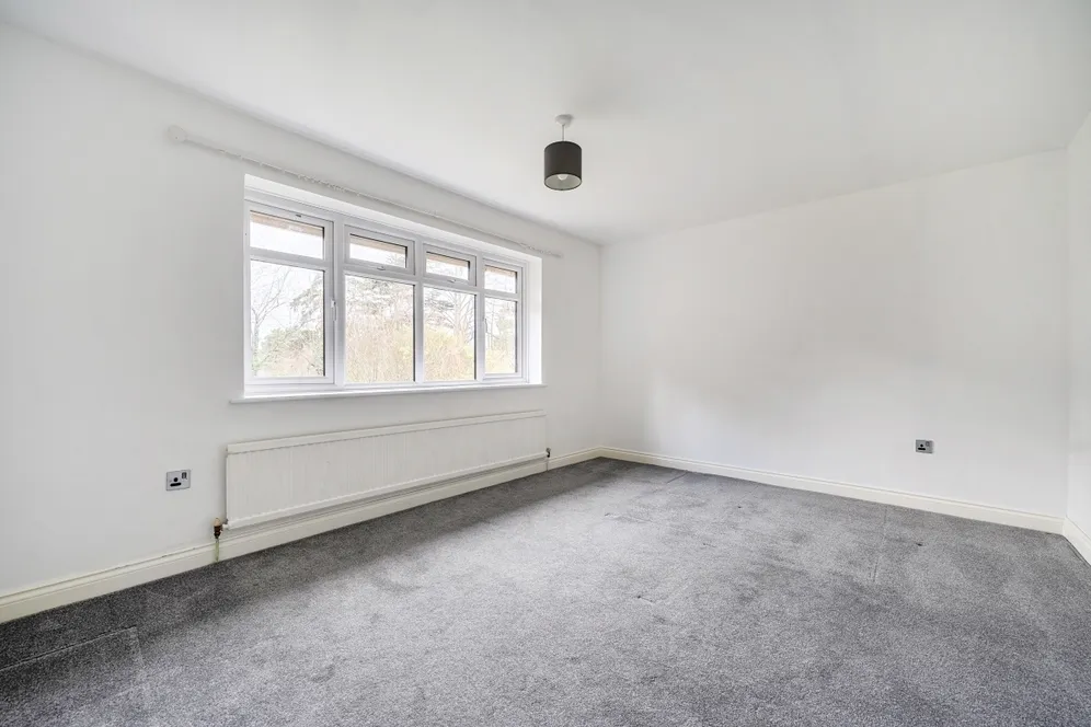 Yardley Close, Reigate, RH2 photo 10