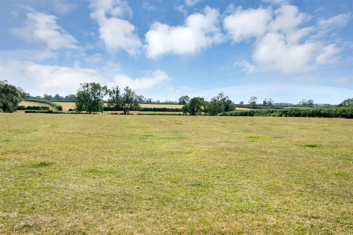 Lodge Farm, The Fosse Way, Upper Broughton, Melton Mowbray LE14 3QD