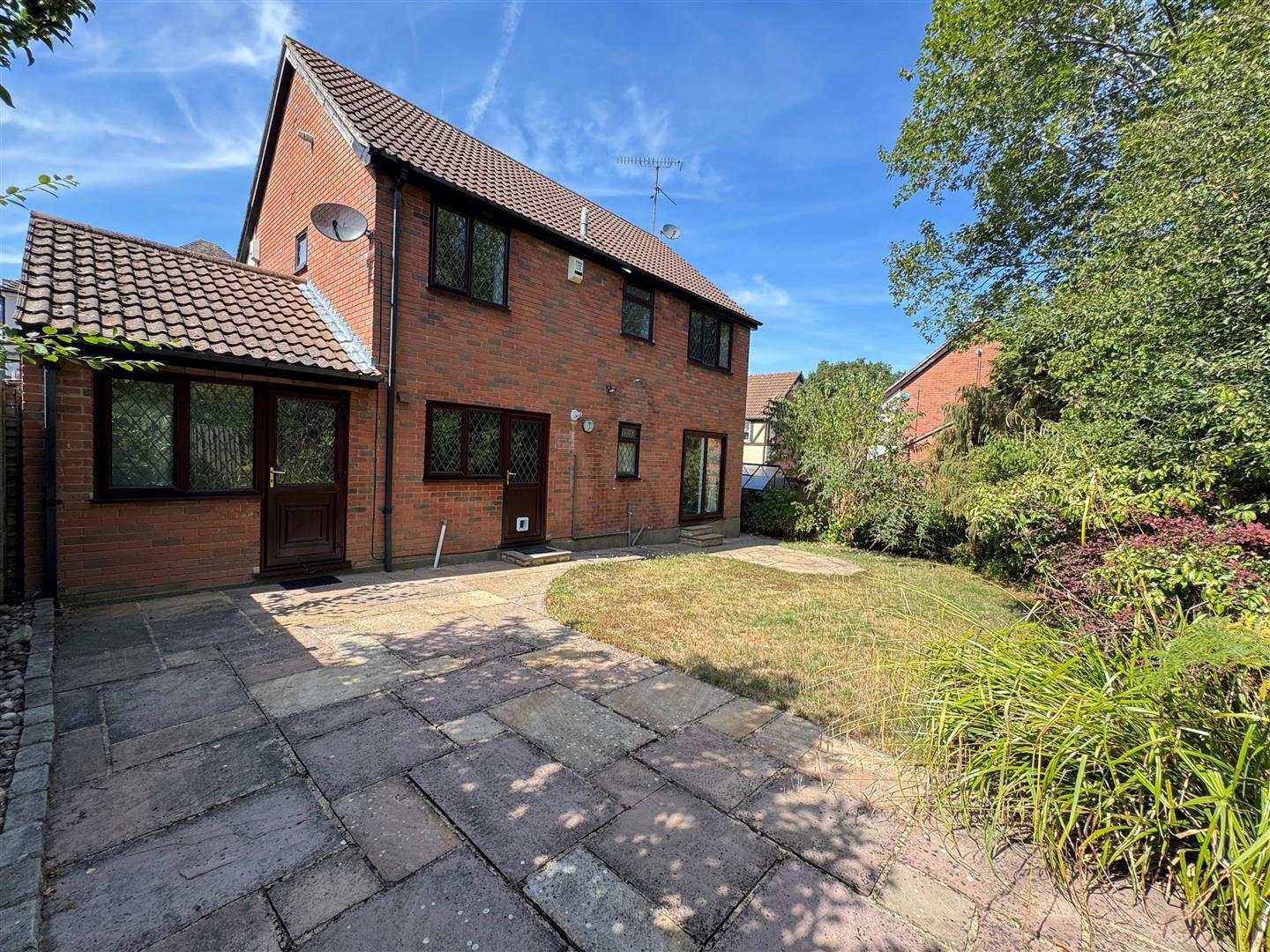 Warwick Road, Rayleigh Image 15