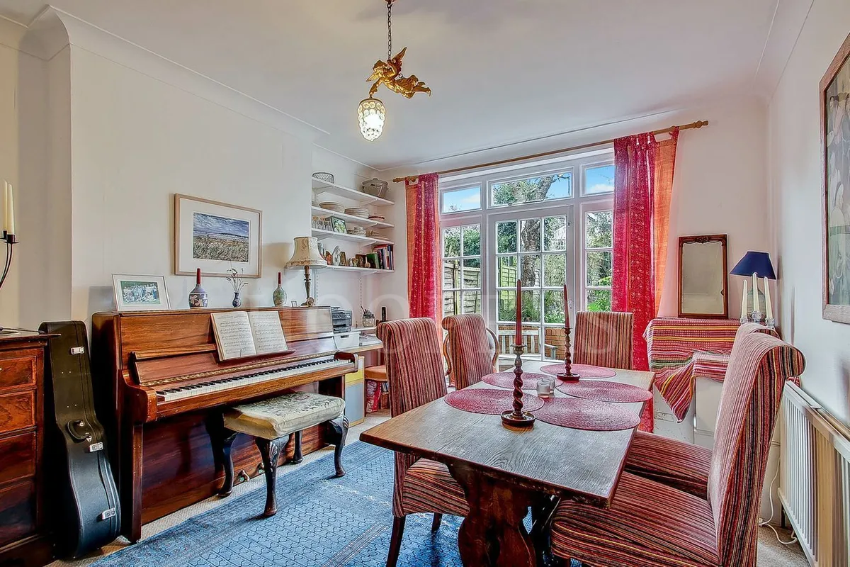 Dollis Hill Avenue, London, NW2