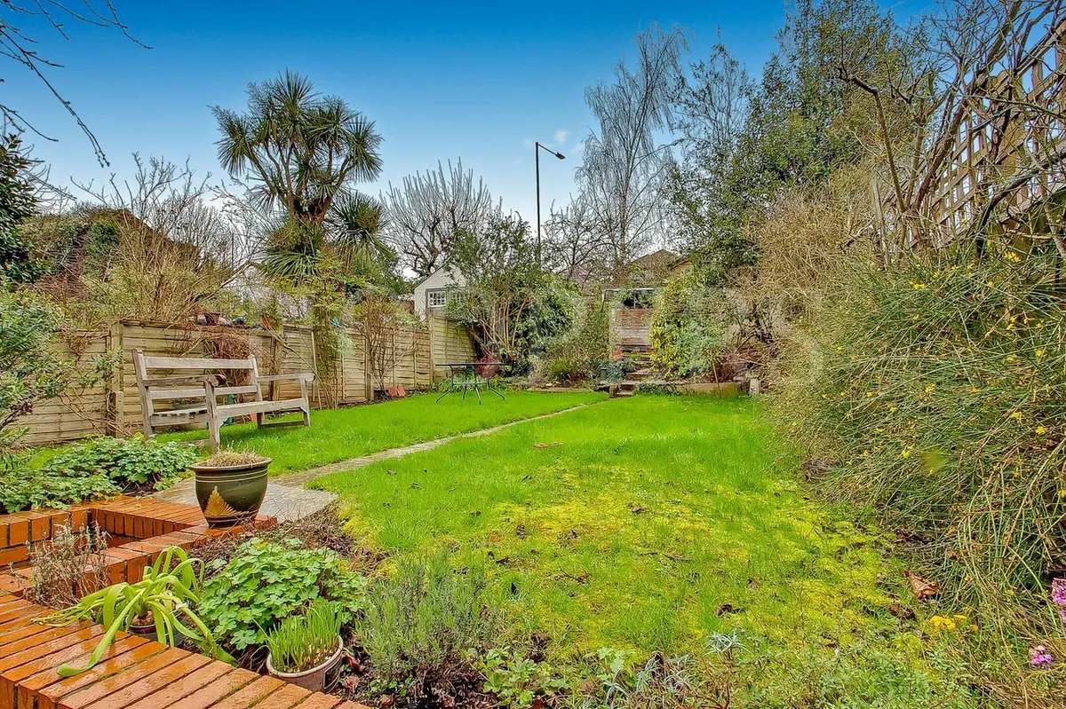 Dollis Hill Avenue, London, NW2