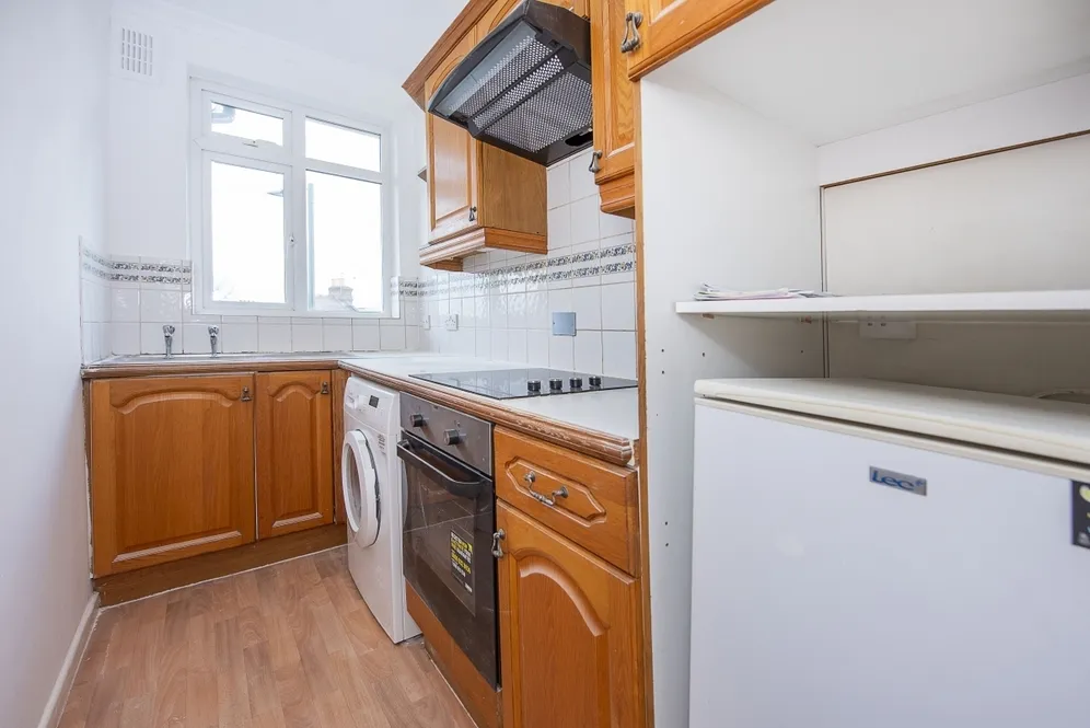 Whitton Road Twickenham TW1 photo 5