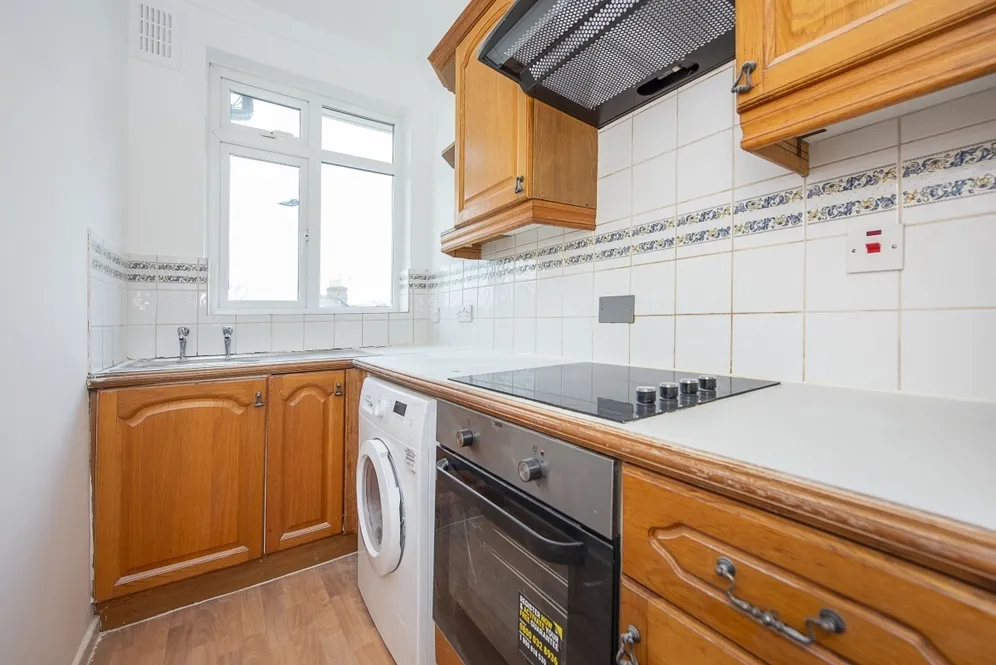 Whitton Road Twickenham TW1 photo 6