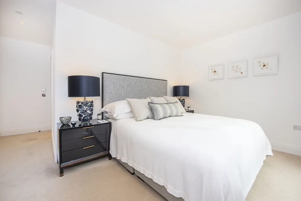 Pinewood Gardens Teddington TW11 photo 7