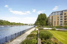 Pinewood Gardens Teddington TW11 photo 13