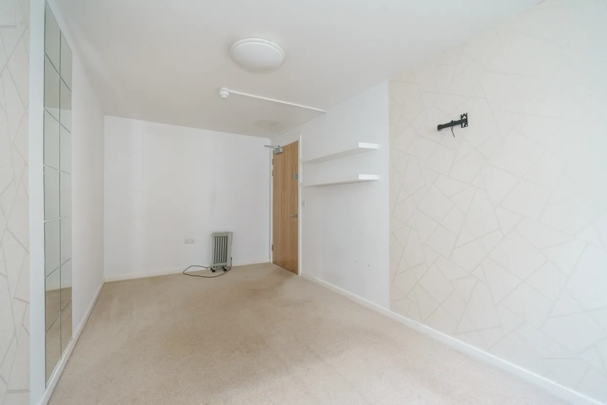 Lakeside Way Wembley HA9 photo 6