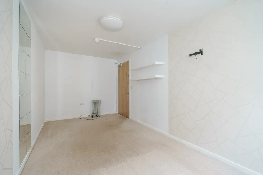 Lakeside Way Wembley HA9 photo 6