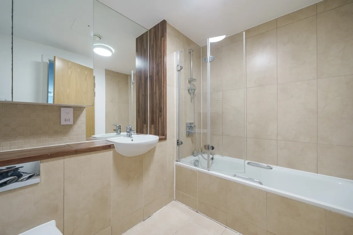 Lakeside Way Wembley HA9 photo 5