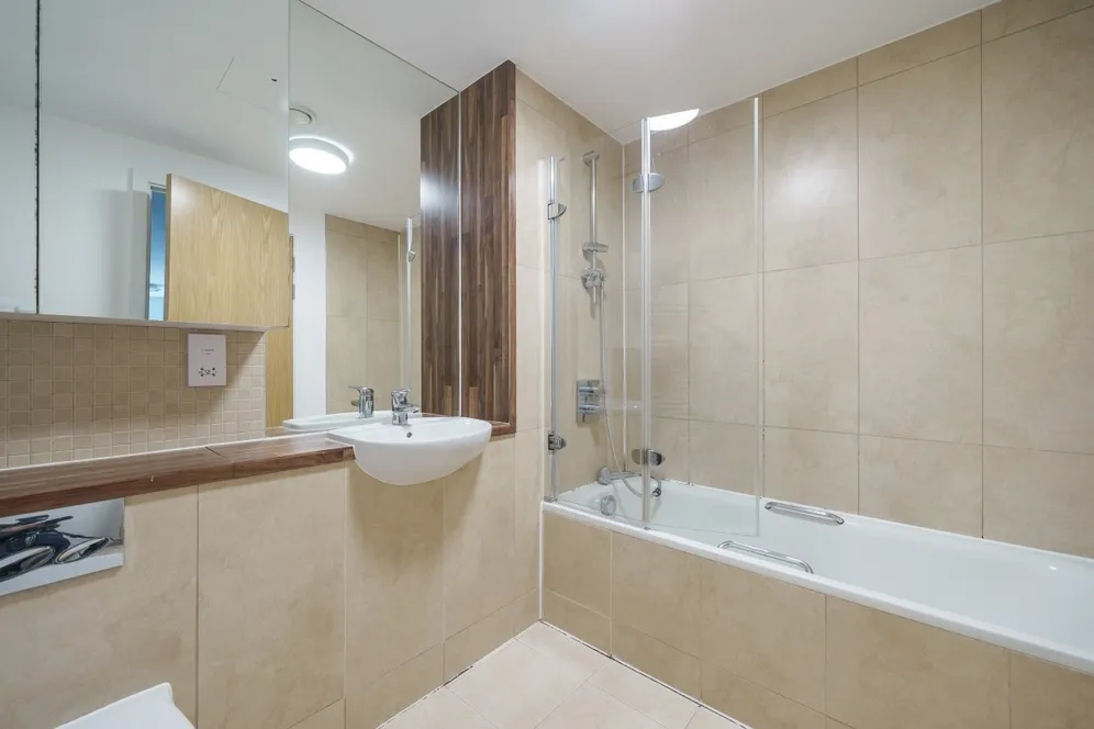 Lakeside Way Wembley HA9 photo 5