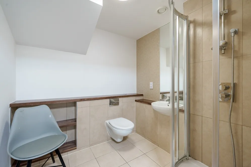 Lakeside Way Wembley HA9 photo 8