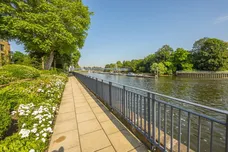 Pinewood Gardens Teddington TW11 photo 15