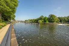 Pinewood Gardens Teddington TW11 photo 16