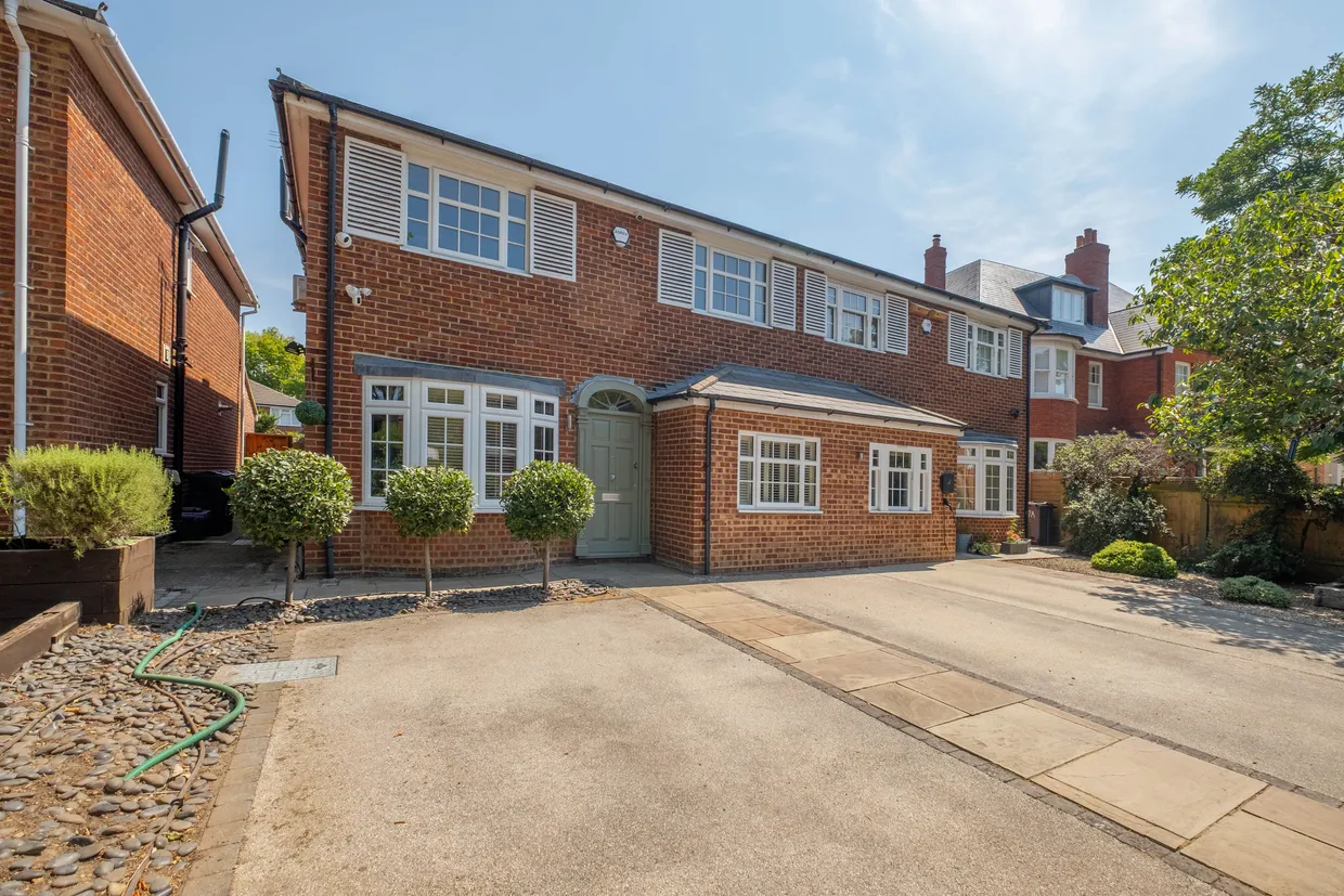 The Drive, London, SW20 photo 1