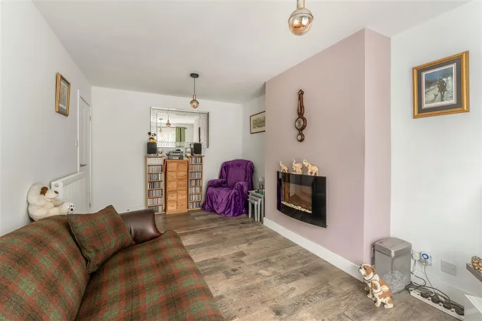 Property carousel image 3