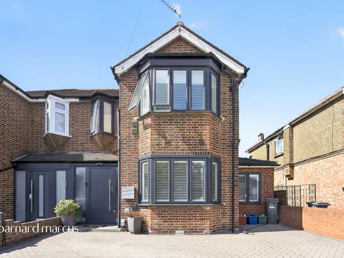 Harlington Road West, Felthamphoto
