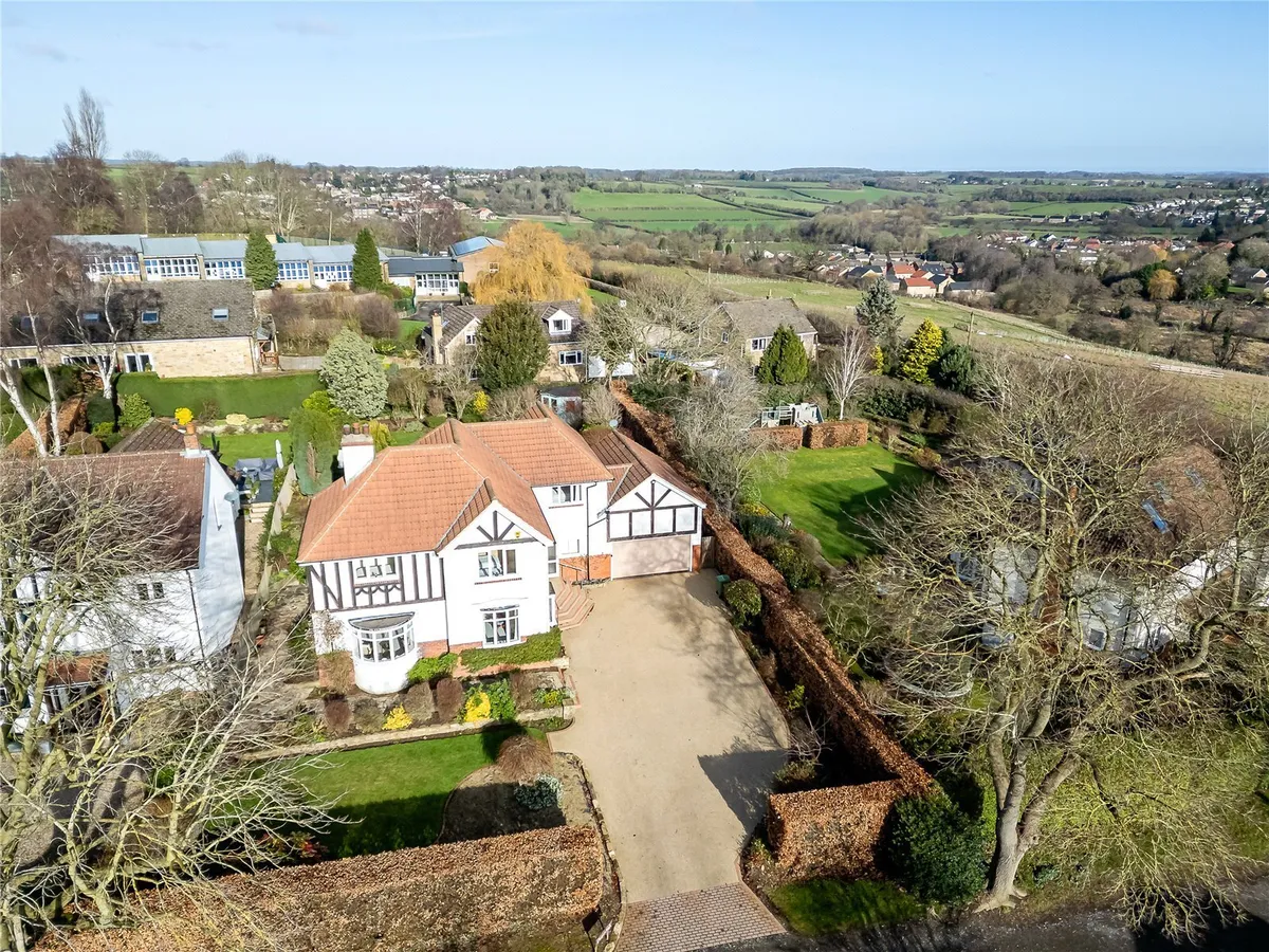 Woodacre Crescent, Bardsey, LS17
