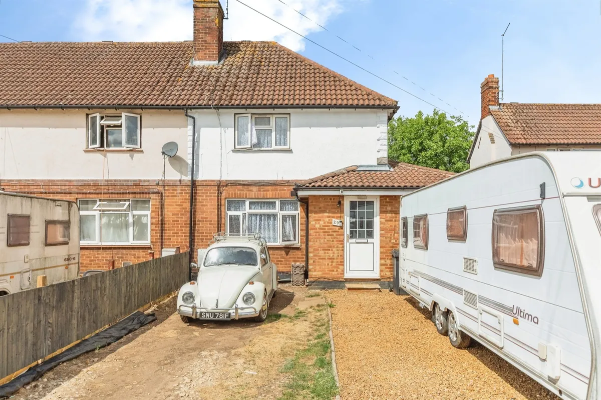 Almond Road, Kettering