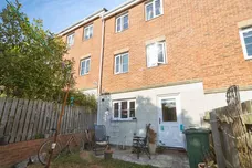 Hill End Crescent, LEEDS