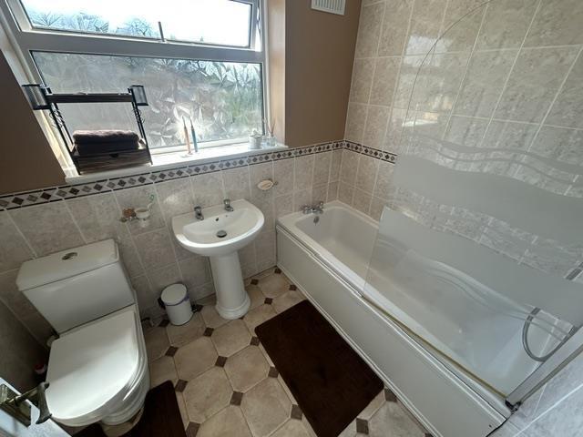 Greenwood Close, Byfield, Daventry Image 3
