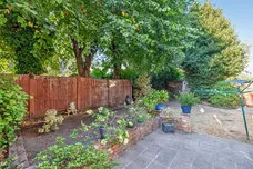 Fordhook Avenue, London