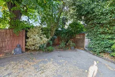 Fordhook Avenue, London
