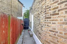 Fordhook Avenue, London