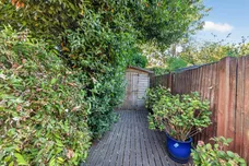 Fordhook Avenue, London