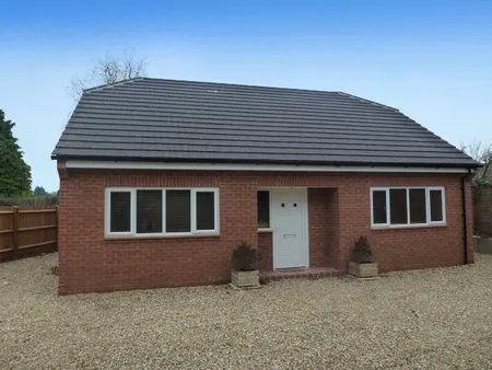 Main Road, Duston, NN5