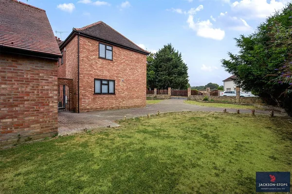 Duchess Drive, Newmarket, CB8 photo 3