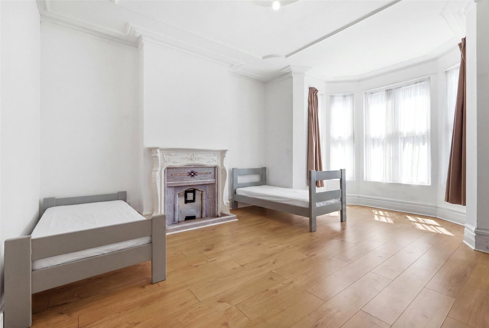 Aldersbrook Road, London, E12 Image 5