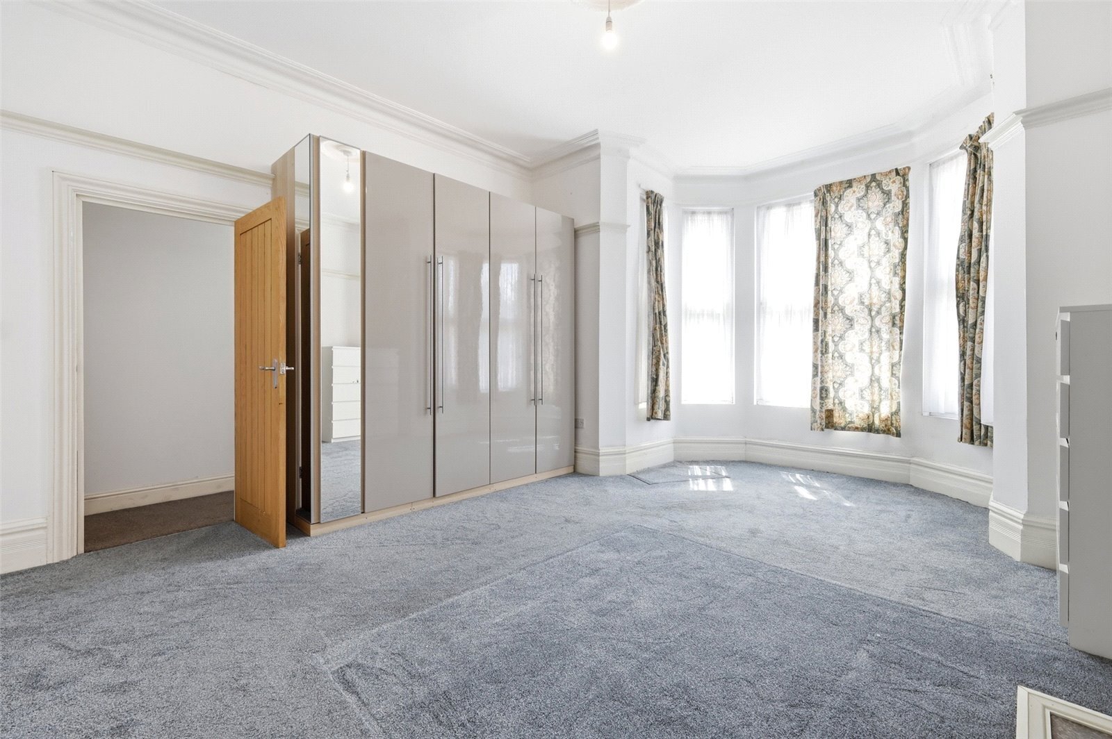 Aldersbrook Road, London, E12 Image 12