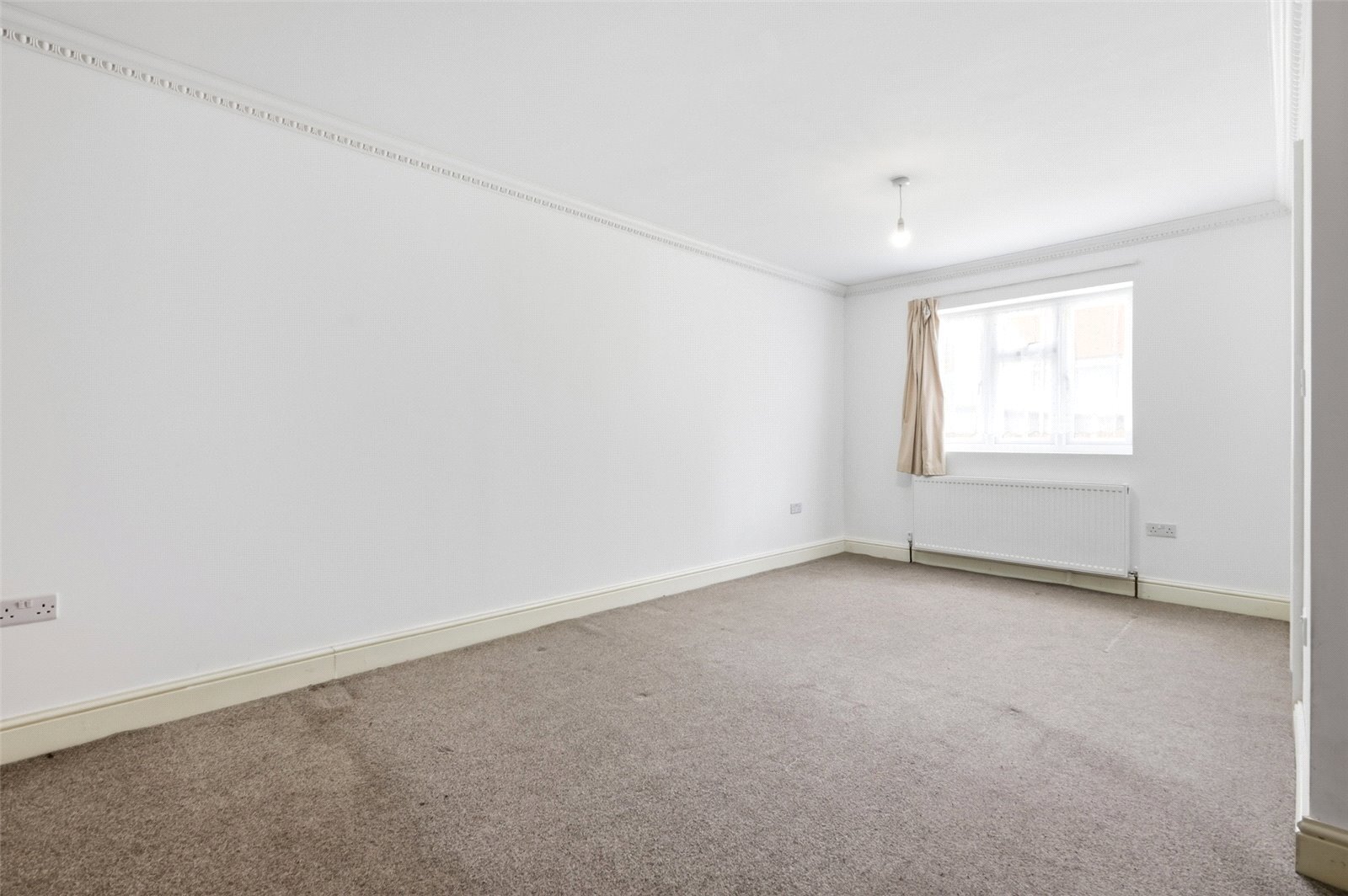Aldersbrook Road, London, E12 Image 15