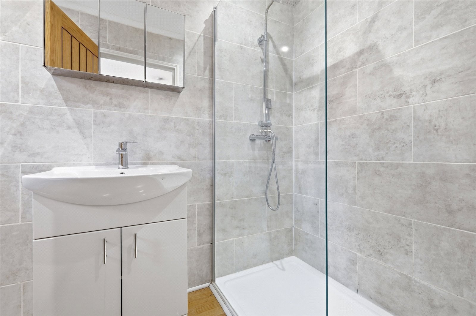 Aldersbrook Road, London, E12 Image 17