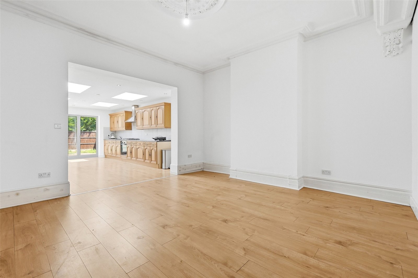 Aldersbrook Road, London, E12 Image 22