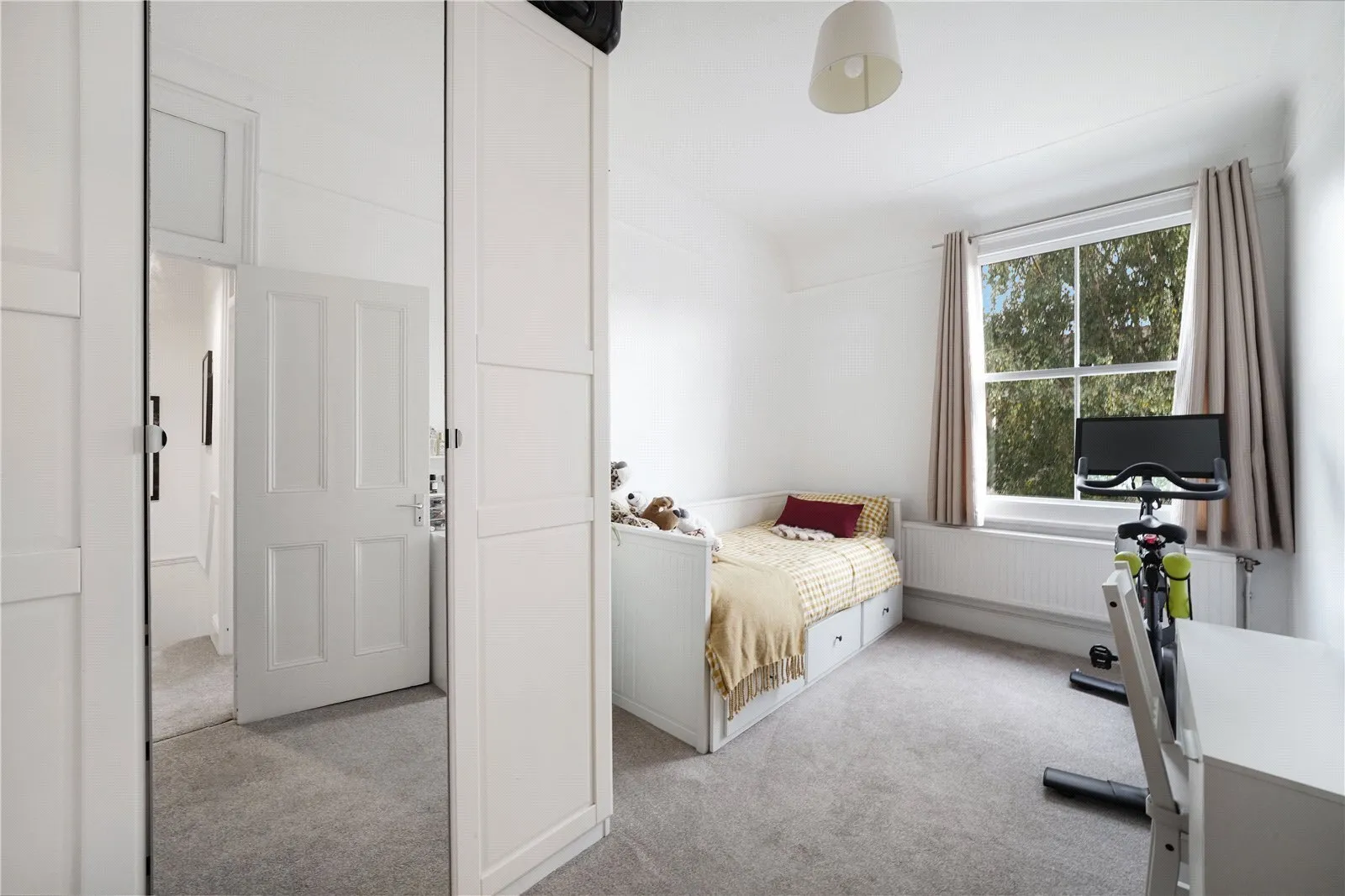 Hewitt Avenue, Wood Green, London, N22