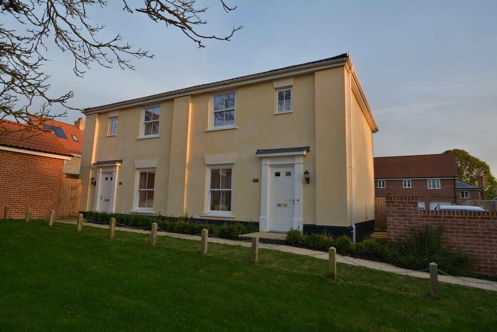 Warren Avenue, Saxmundham Image 1