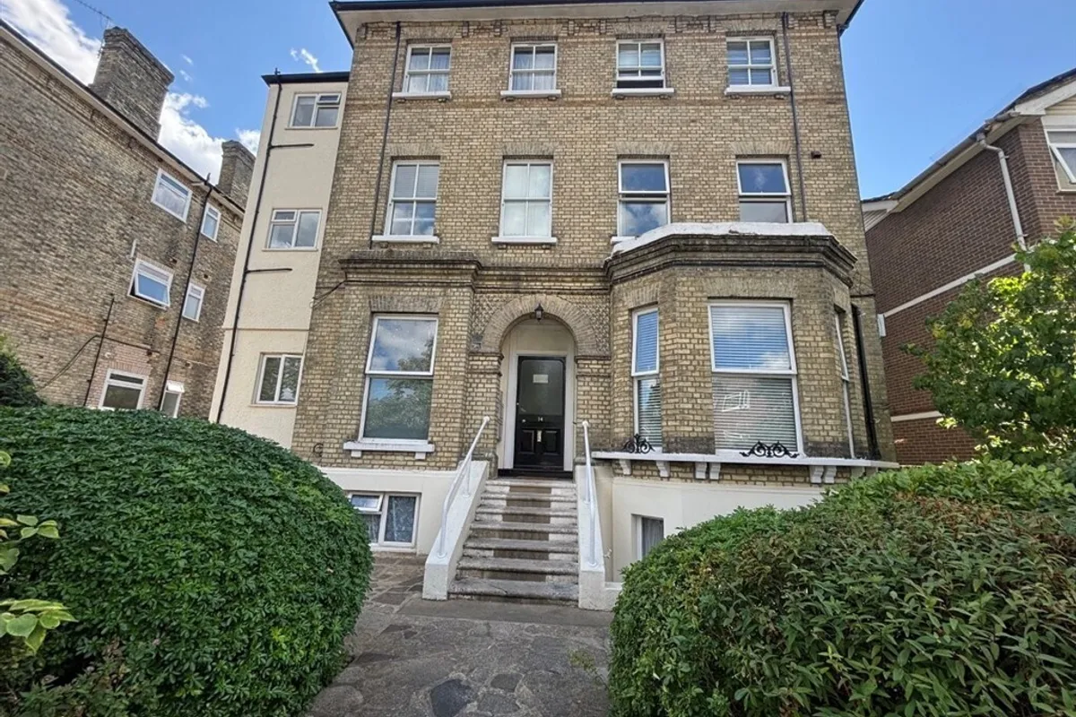 Parklands, SURBITON