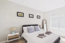 Violet Road, LONDON