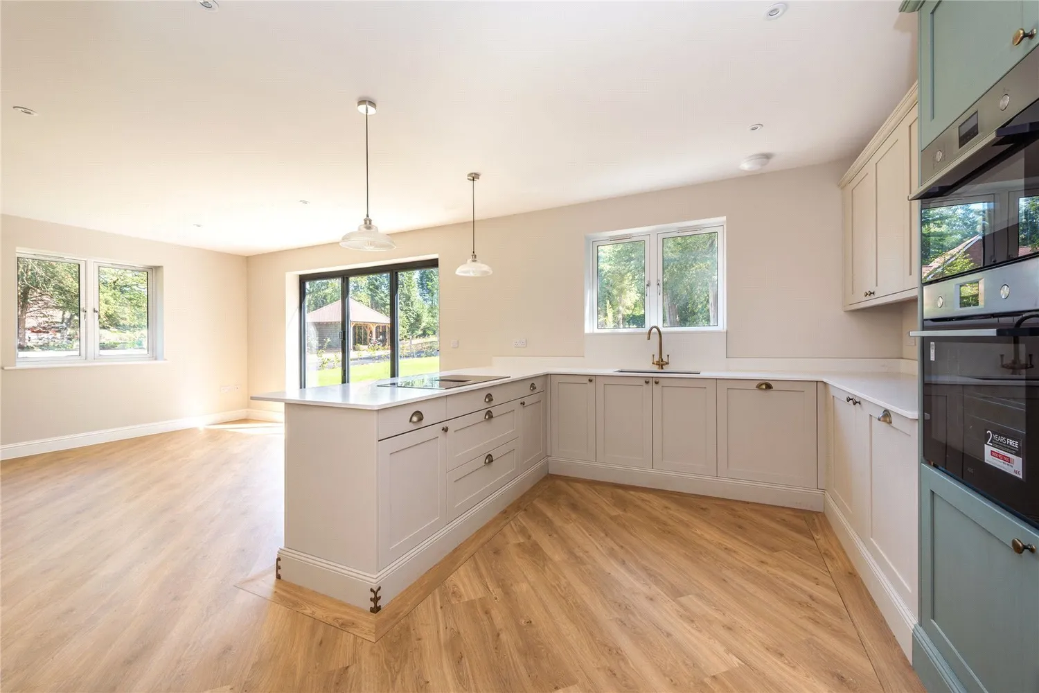 Bechwood Close, Tadworth, KT20 photo 3