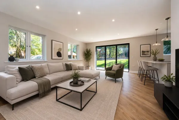 Bechwood Close, Tadworth, KT20 photo 4