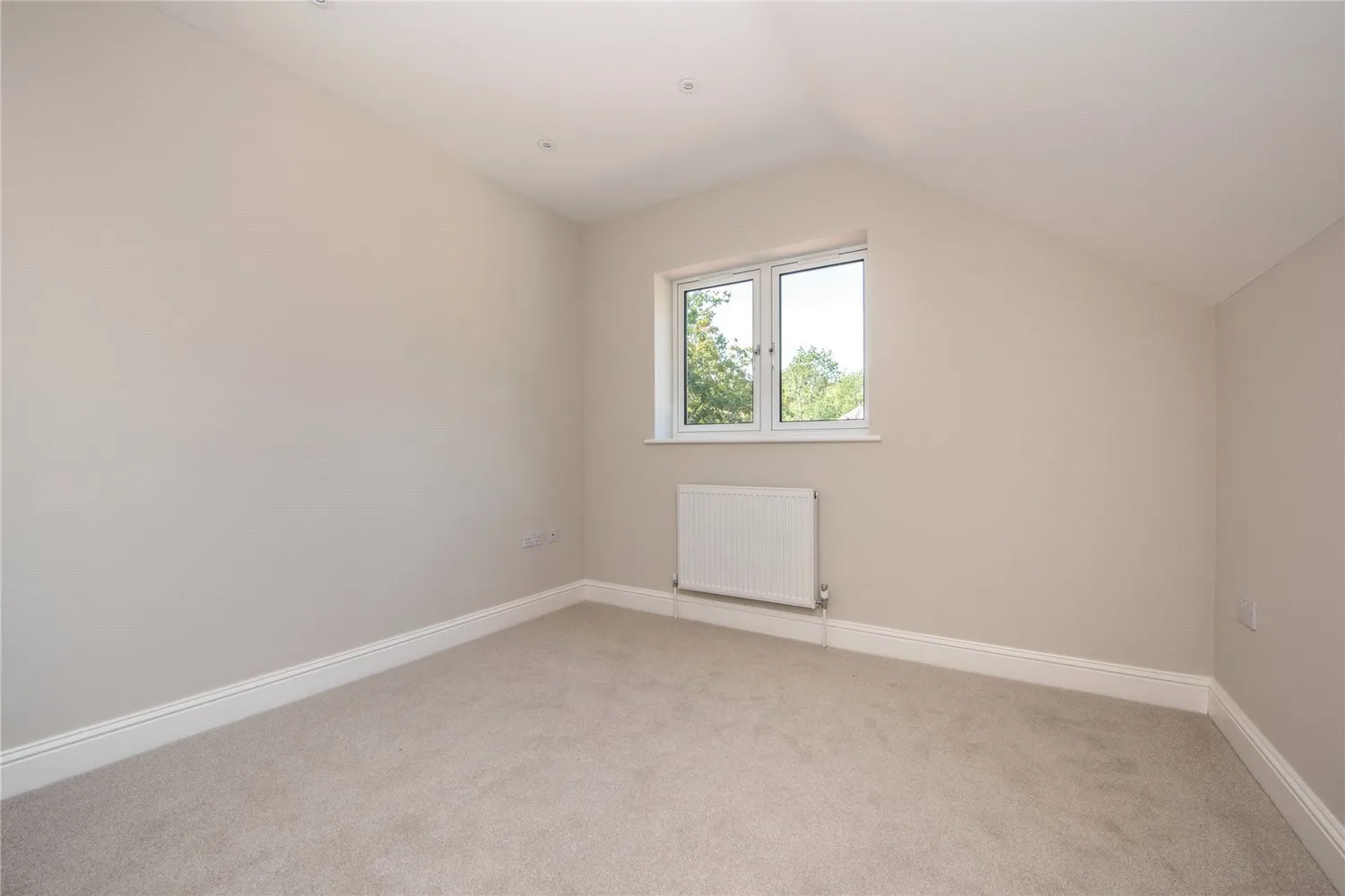 Bechwood Close, Tadworth, KT20 photo 11