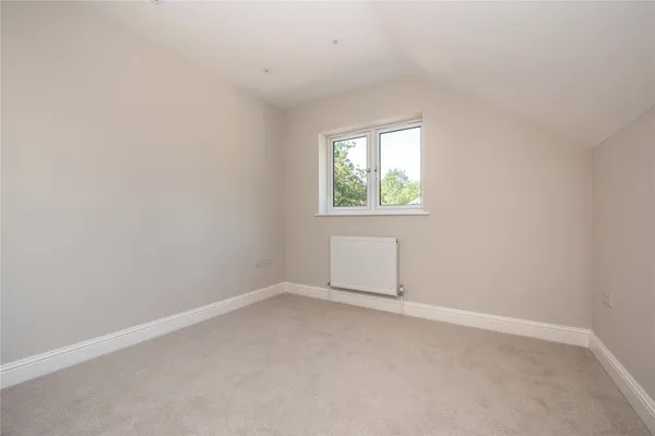 Bechwood Close, Tadworth, KT20 photo 11