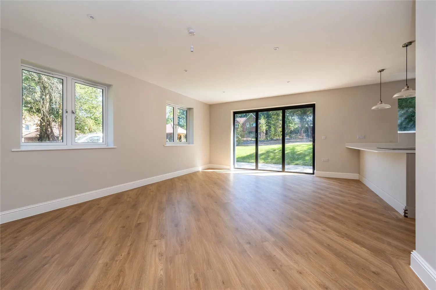 Bechwood Close, Tadworth, KT20 photo 6