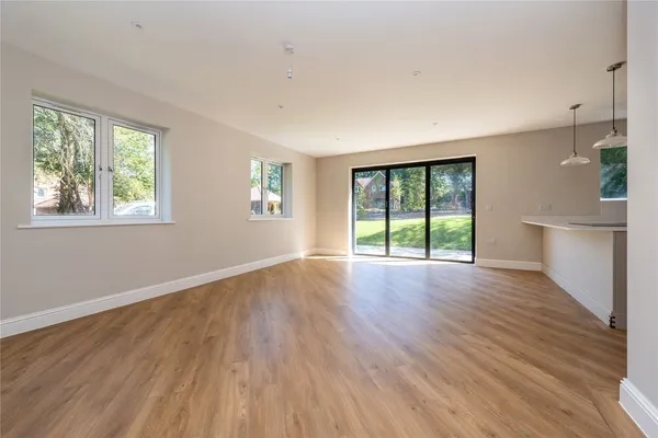 Bechwood Close, Tadworth, KT20 photo 6
