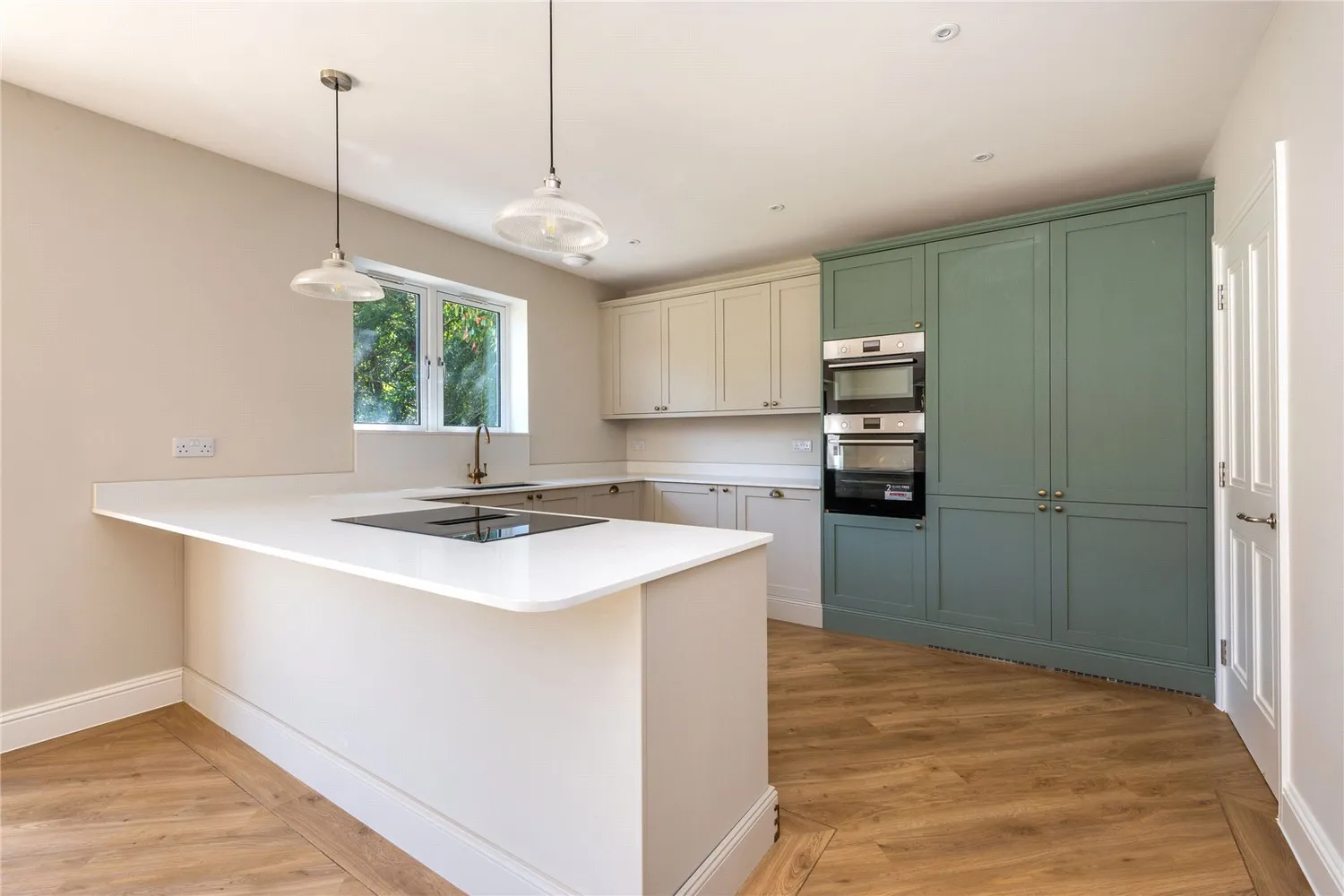 Bechwood Close, Tadworth, KT20 photo 7