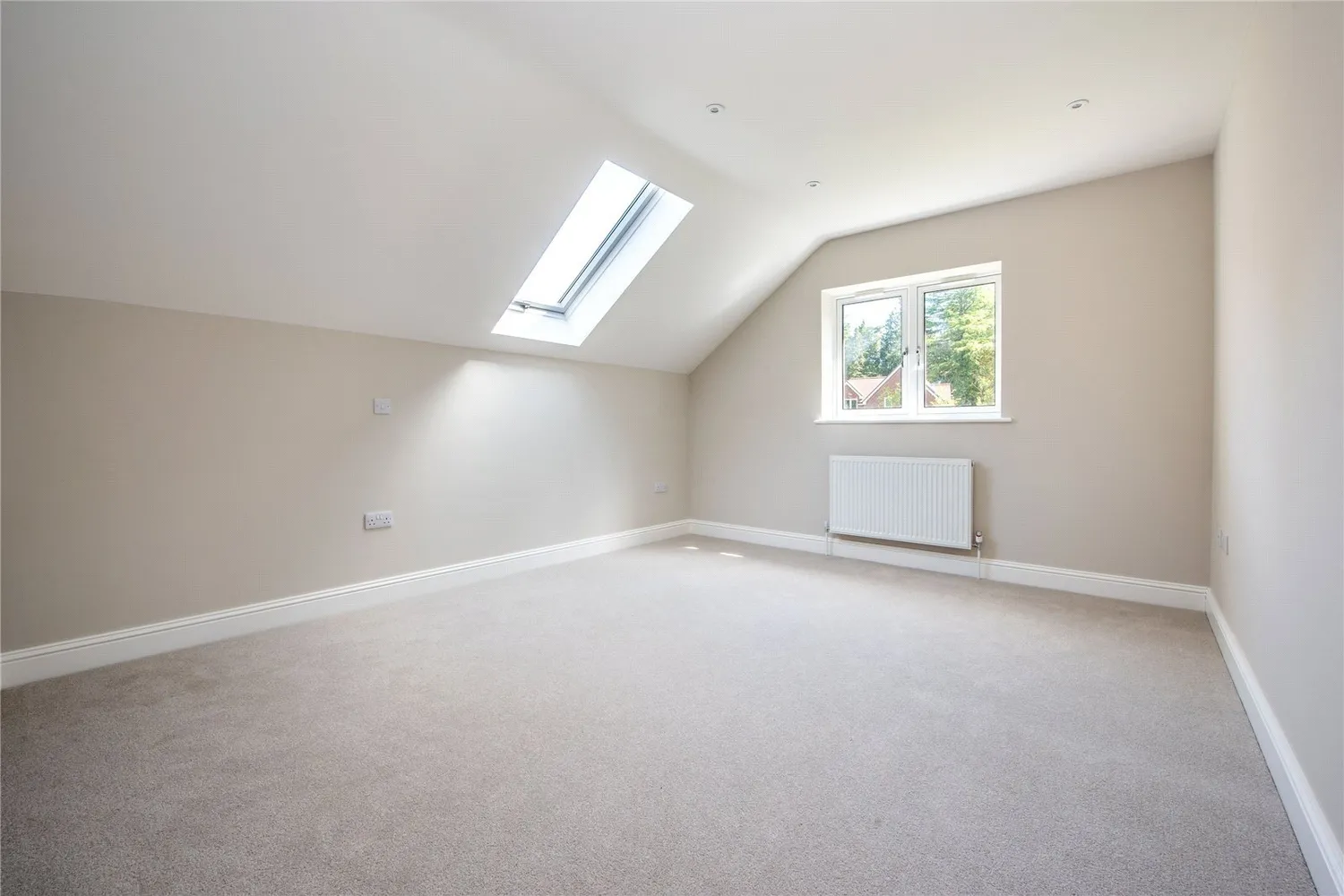 Bechwood Close, Tadworth, KT20 photo 13