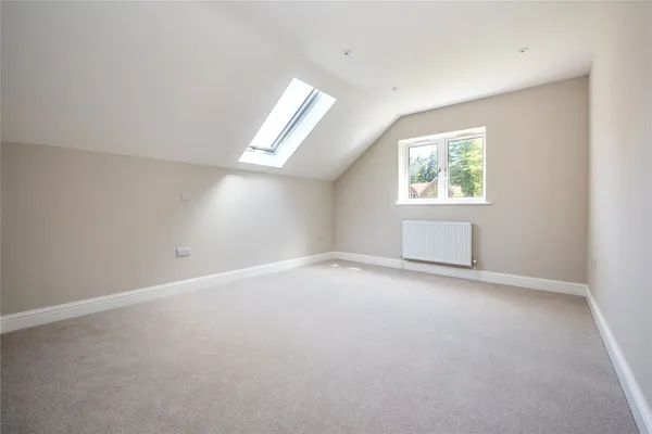 Bechwood Close, Tadworth, KT20 photo 13