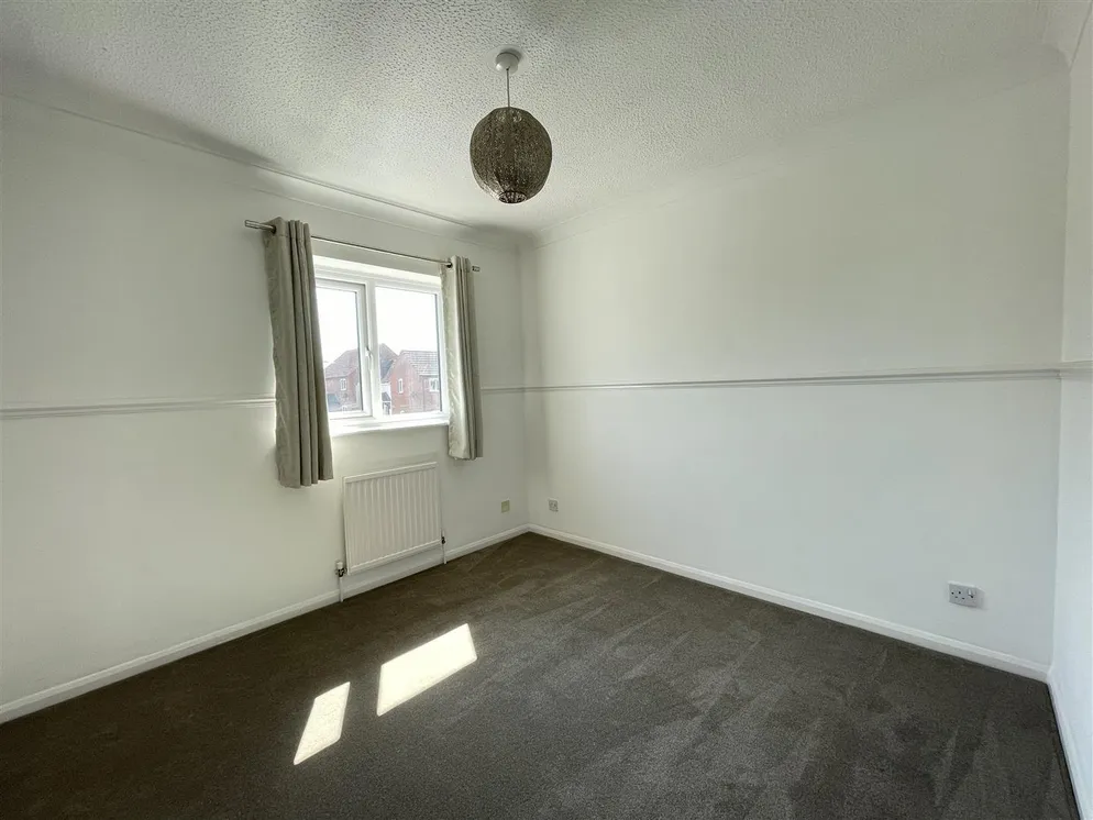 Property carousel item 4