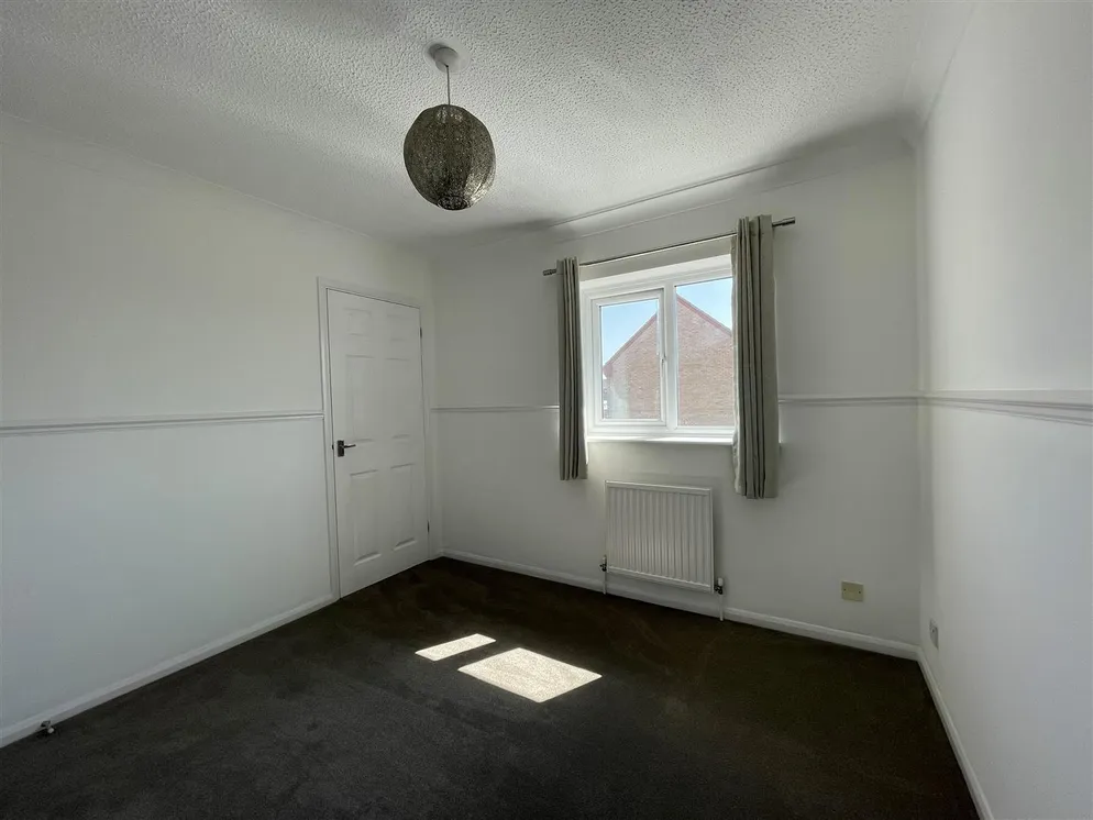 Property carousel item 9