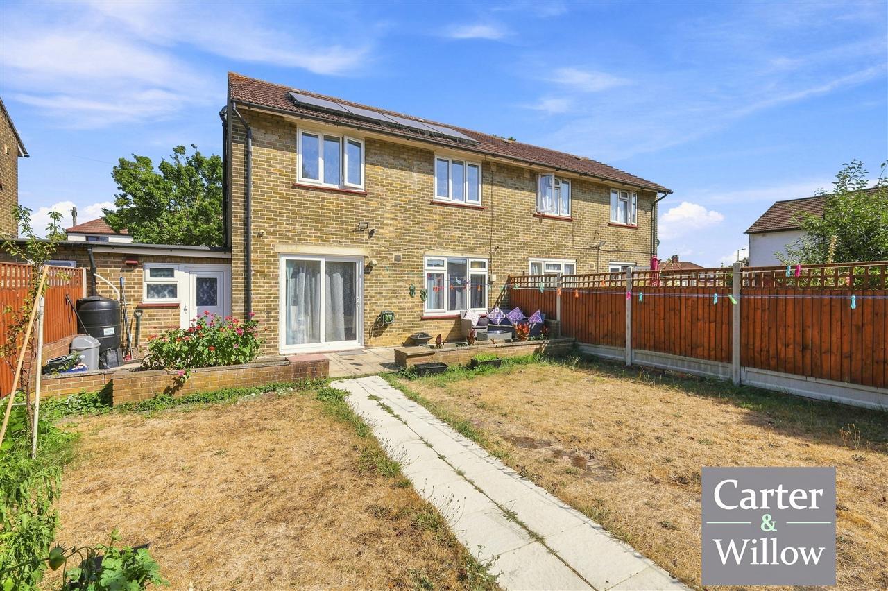 Frizlands Lane, Essex Image 19